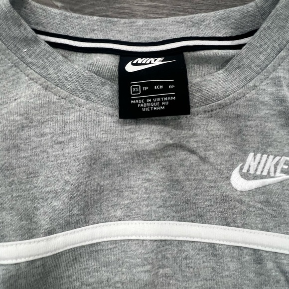 Nike cropped long sleeve size xs - Picture 3 of 3